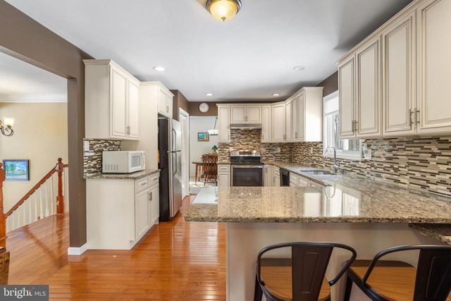 270 MOUNT LAUREL RD, Mount Laurel, NJ 08054