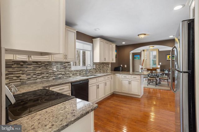 270 MOUNT LAUREL RD, Mount Laurel, NJ 08054