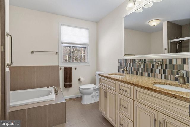 270 MOUNT LAUREL RD, Mount Laurel, NJ 08054