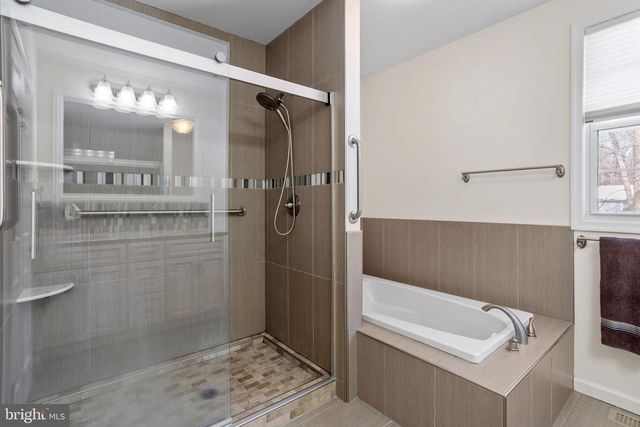 270 MOUNT LAUREL RD, Mount Laurel, NJ 08054