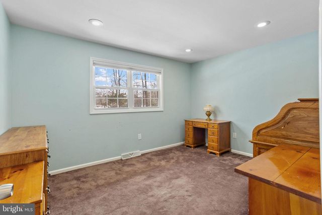 270 MOUNT LAUREL RD, Mount Laurel, NJ 08054