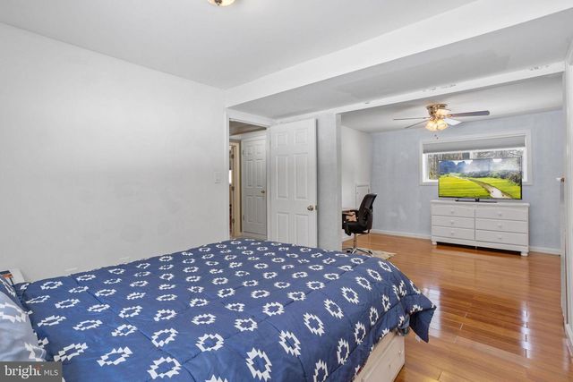 270 MOUNT LAUREL RD, Mount Laurel, NJ 08054