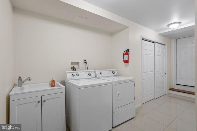 270 MOUNT LAUREL RD, Mount Laurel, NJ 08054