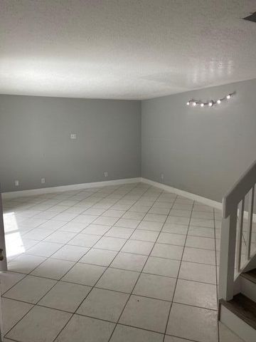 1212 Vista Oaks Circle NE, Palm Bay, FL 32905