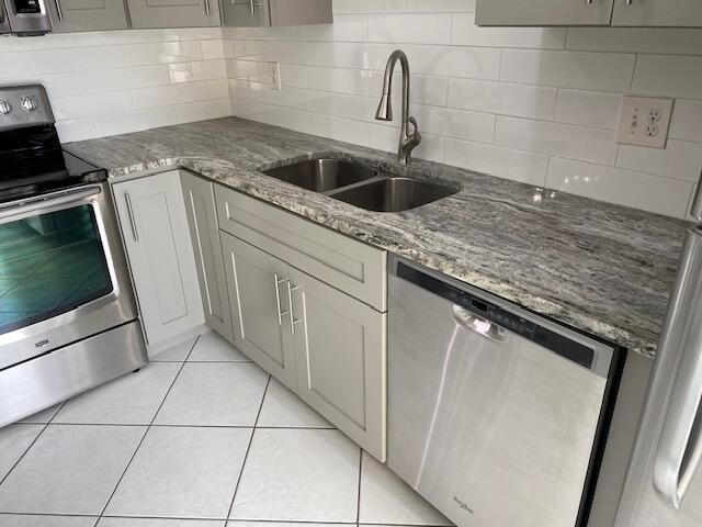 1212 Vista Oaks Circle NE, Palm Bay, FL 32905