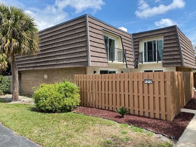 1212 Vista Oaks Circle NE, Palm Bay, FL 32905