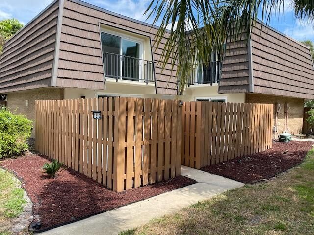 1212 Vista Oaks Circle NE, Palm Bay, FL 32905