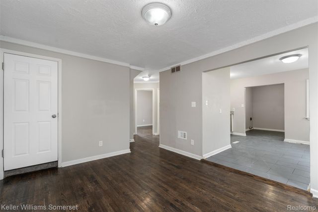 8289 Ford Avenue, Warren, MI 48089