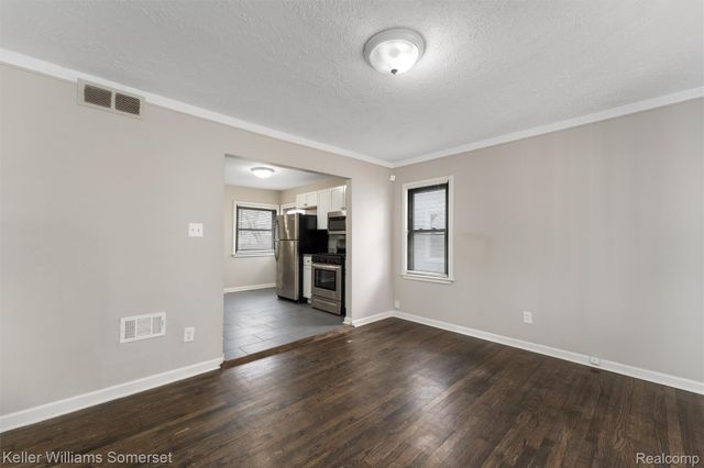 8289 Ford Avenue, Warren, MI 48089