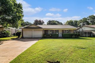 2725 Hilldale Boulevard, Arlington, TX 76016