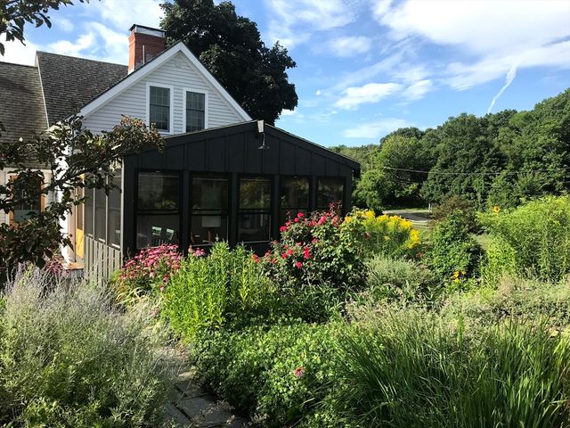 89 Choate St, Essex, MA 01929