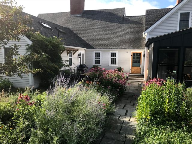 89 Choate St, Essex, MA 01929
