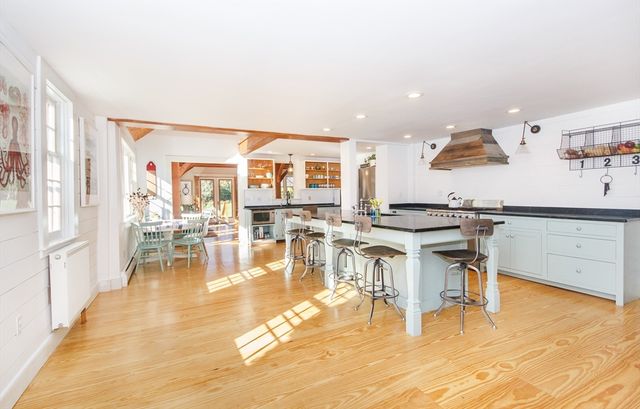 89 Choate St, Essex, MA 01929