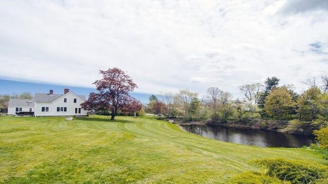 89 Choate St, Essex, MA 01929