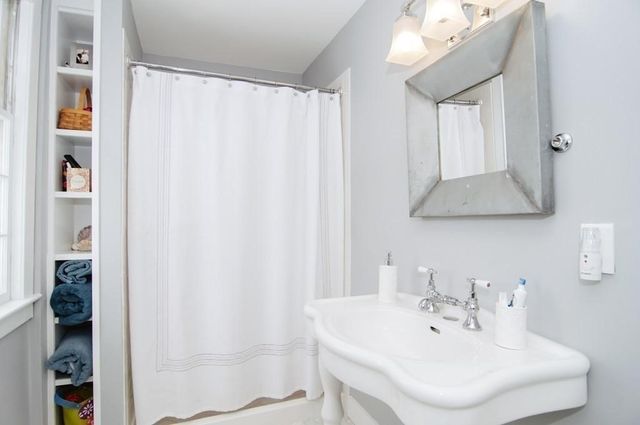 89 Choate St, Essex, MA 01929
