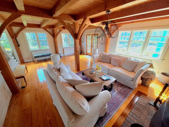 89 Choate St, Essex, MA 01929