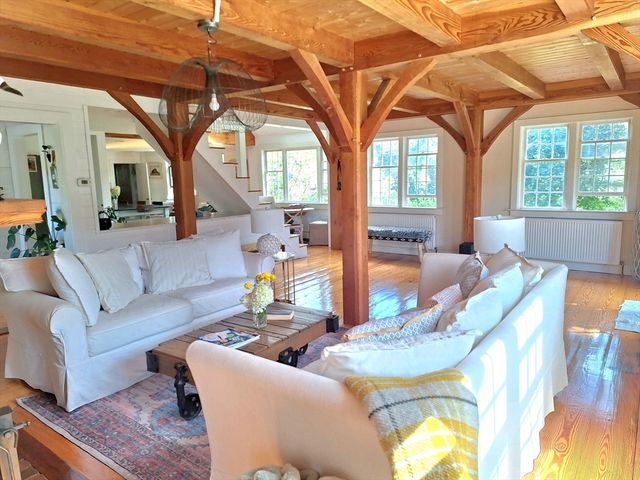 89 Choate St, Essex, MA 01929