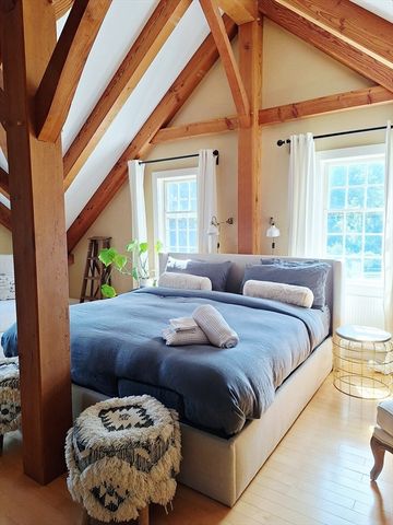 89 Choate St, Essex, MA 01929