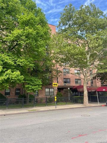 Kew Gardens Rd RD 6N, Richmond Hill North, NY 11418