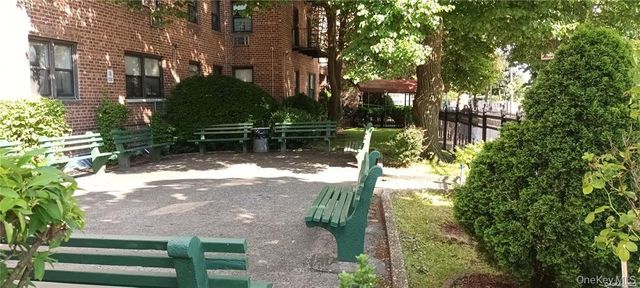 Kew Gardens Rd RD 6N, Richmond Hill North, NY 11418