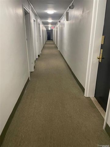 Kew Gardens Rd RD 6N, Richmond Hill North, NY 11418