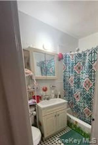 Kew Gardens Rd RD 6N, Richmond Hill North, NY 11418