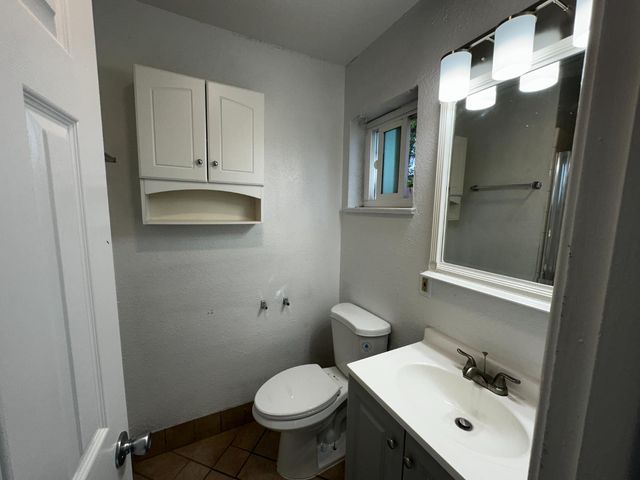 4104 E Ashlan Avenue, Fresno, CA 93726