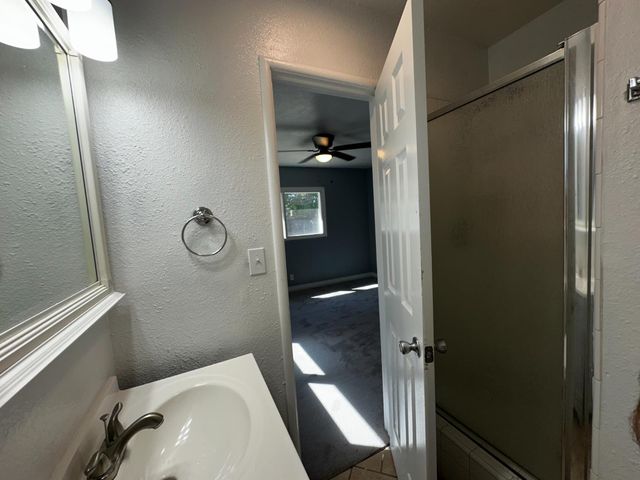 4104 E Ashlan Avenue, Fresno, CA 93726