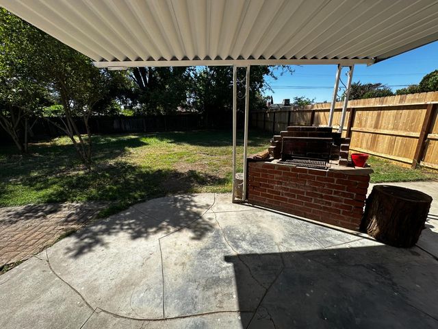 4104 E Ashlan Avenue, Fresno, CA 93726