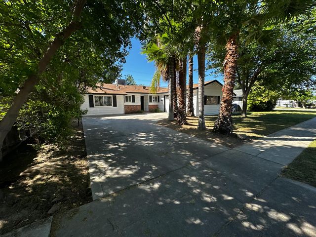 4104 E Ashlan Avenue, Fresno, CA 93726