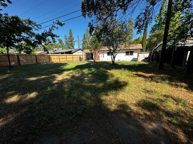 4104 E Ashlan Avenue, Fresno, CA 93726