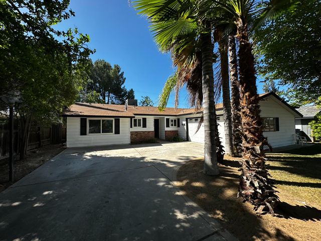 4104 E Ashlan Avenue, Fresno, CA 93726