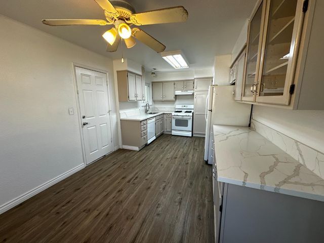 4104 E Ashlan Avenue, Fresno, CA 93726