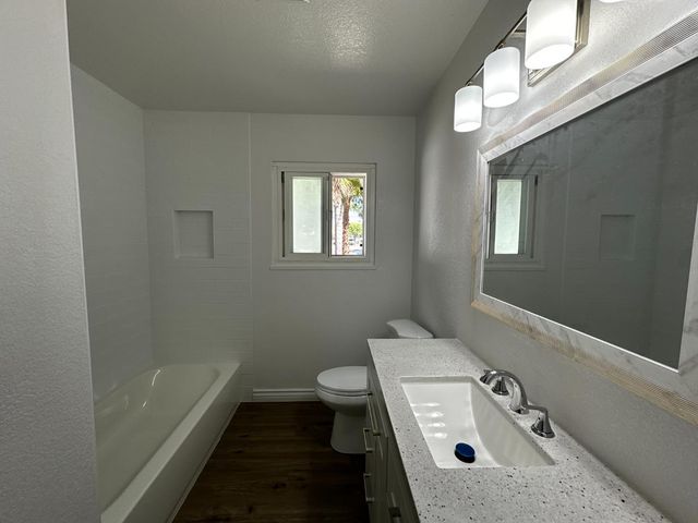 4104 E Ashlan Avenue, Fresno, CA 93726