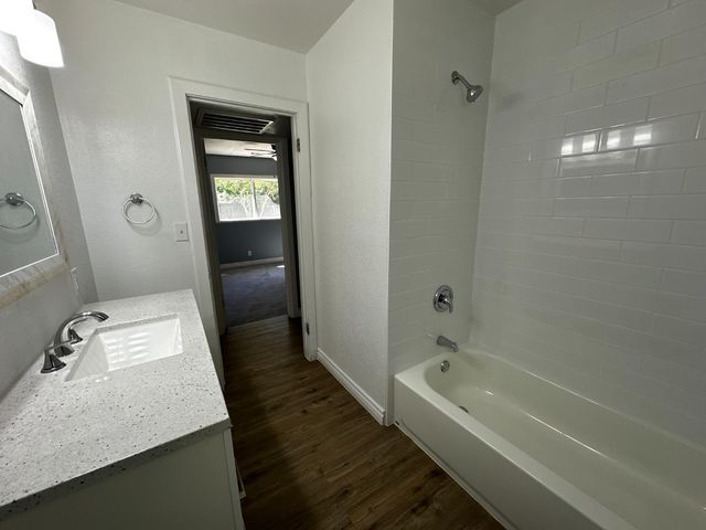 4104 E Ashlan Avenue, Fresno, CA 93726