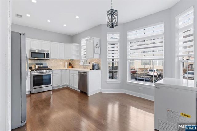 1463 Barnhardt Lane, Rahway, NJ 07065