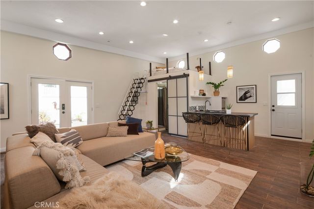 3109 Stanford Avenue, Venice, CA 90292