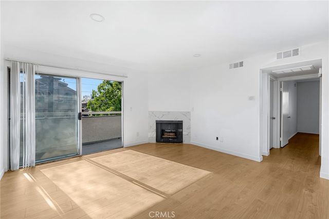 4406 Cahuenga Boulevard 109, Toluca Lake, CA 91602