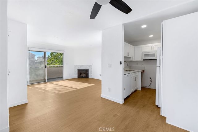 4406 Cahuenga Boulevard 109, Toluca Lake, CA 91602