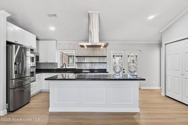 713 Gibbons Road SW, Palm Bay, FL 32908