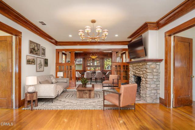 847 S Los Robles Avenue, Pasadena, CA 91106