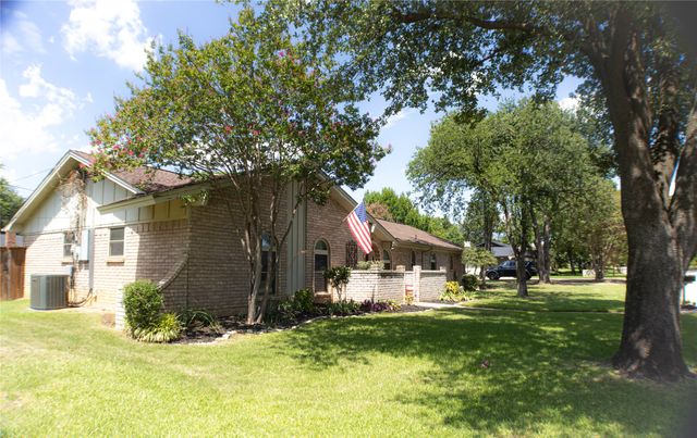 608 Field Street, Colleyville, TX 76034