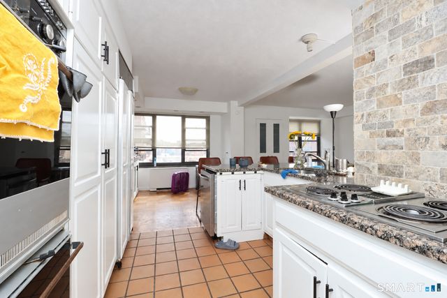 44 Strawberry Hill Avenue 8K, Stamford, CT 06902