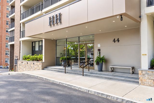 44 Strawberry Hill Avenue 8K, Stamford, CT 06902