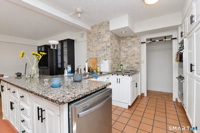 44 Strawberry Hill Avenue 8K, Stamford, CT 06902