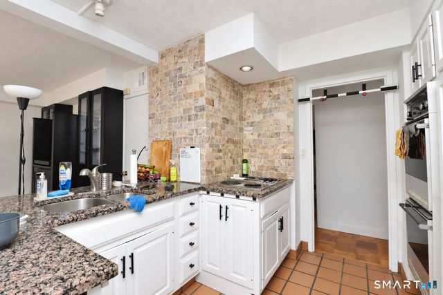 44 Strawberry Hill Avenue 8K, Stamford, CT 06902