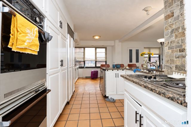 44 Strawberry Hill Avenue 8K, Stamford, CT 06902