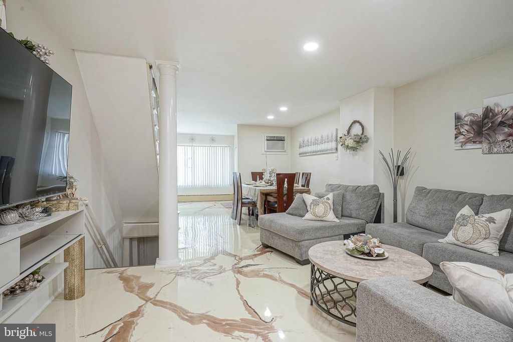 2828 S BEULAH ST, Philadelphia, PA 19148