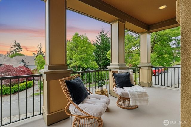 721 Lingering Pine Drive NW, Issaquah, WA 98027