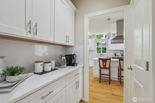 721 Lingering Pine Drive NW, Issaquah, WA 98027